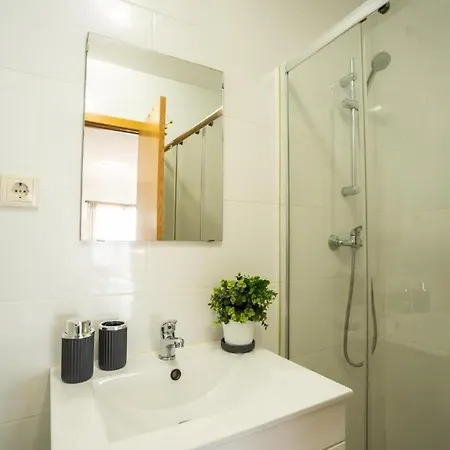 Kubata Hill * Parede